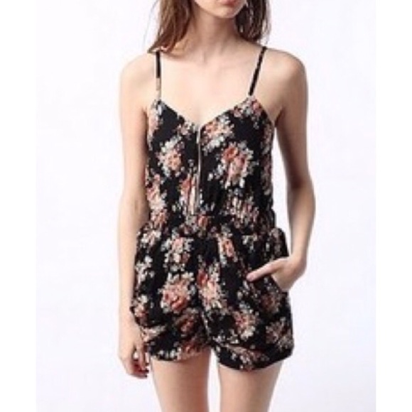 Lucca Couture- Floral Romper - Picture 5 of 5
